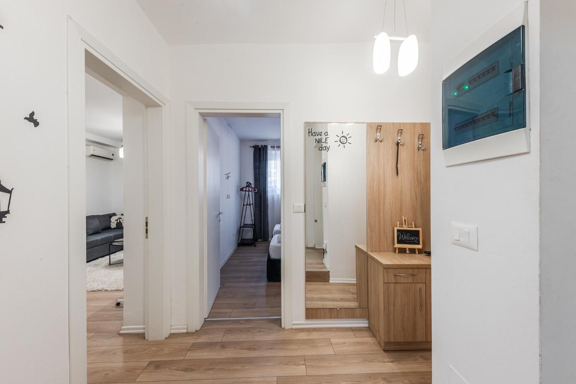 Noir Apartment By Kondo Stays Tirana Exterior foto